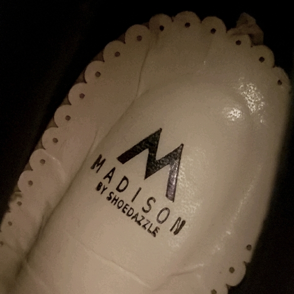 Black and Gold Quilted 4in Heel Boots Size 8.5 - Picture 6 of 7